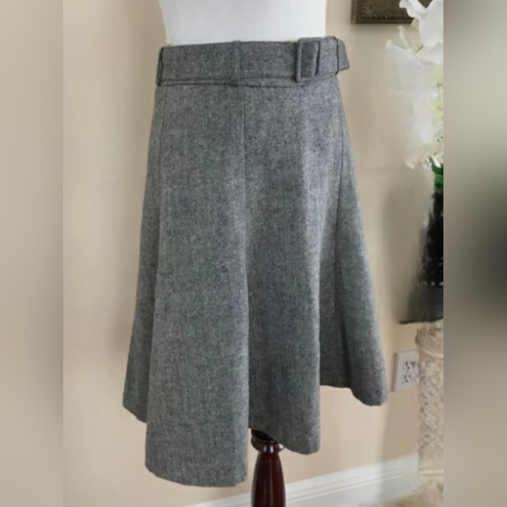 Lovely wool blend skirt from H & M. Size 6. - Picture 1 of 3